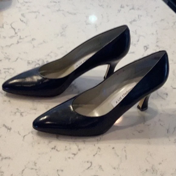 Liz Claiborne Shoes - Picture 2 of 4